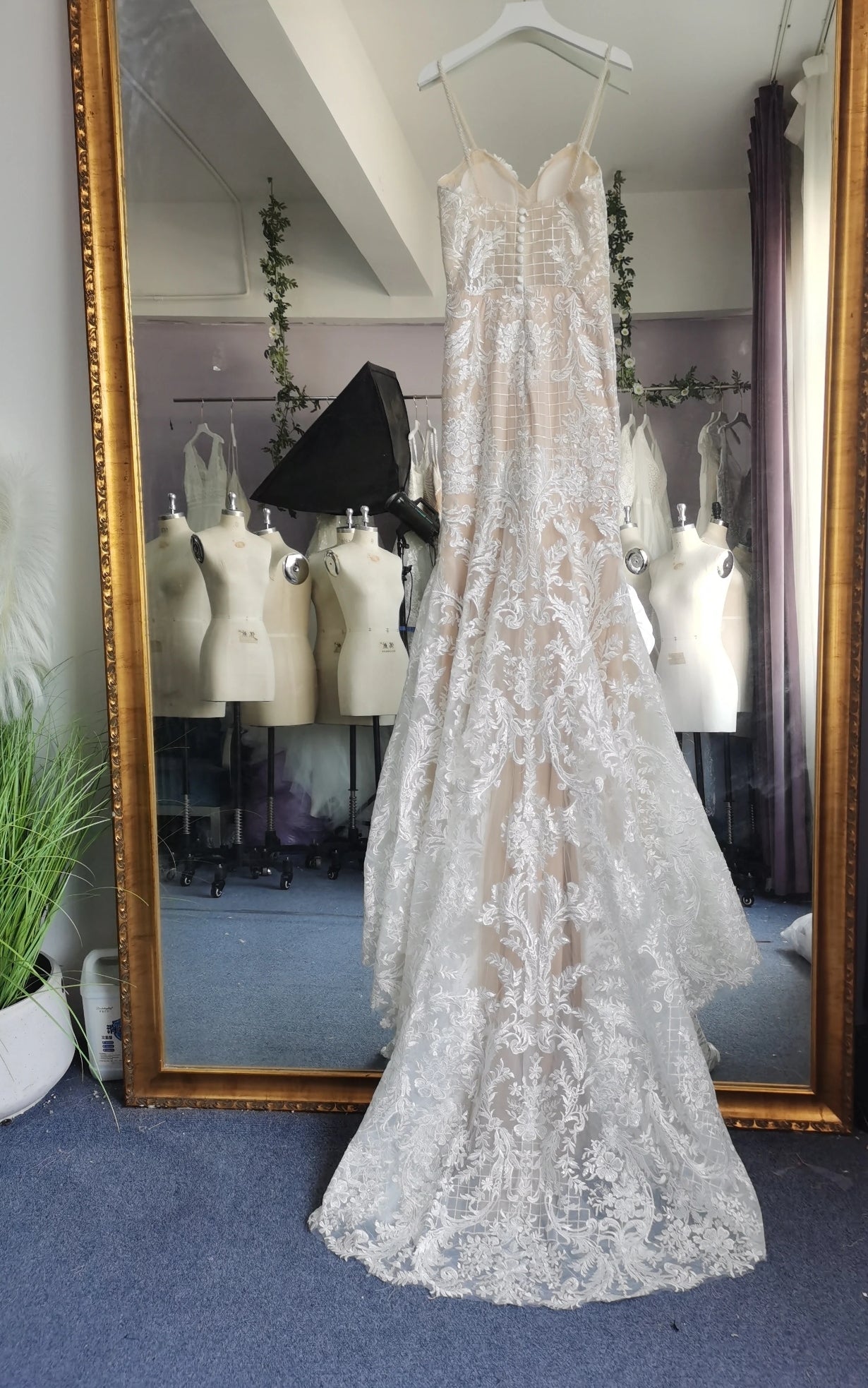 Full Lace Sleeveless Elegant Mermaid Style Bridal Gown With Brush Train