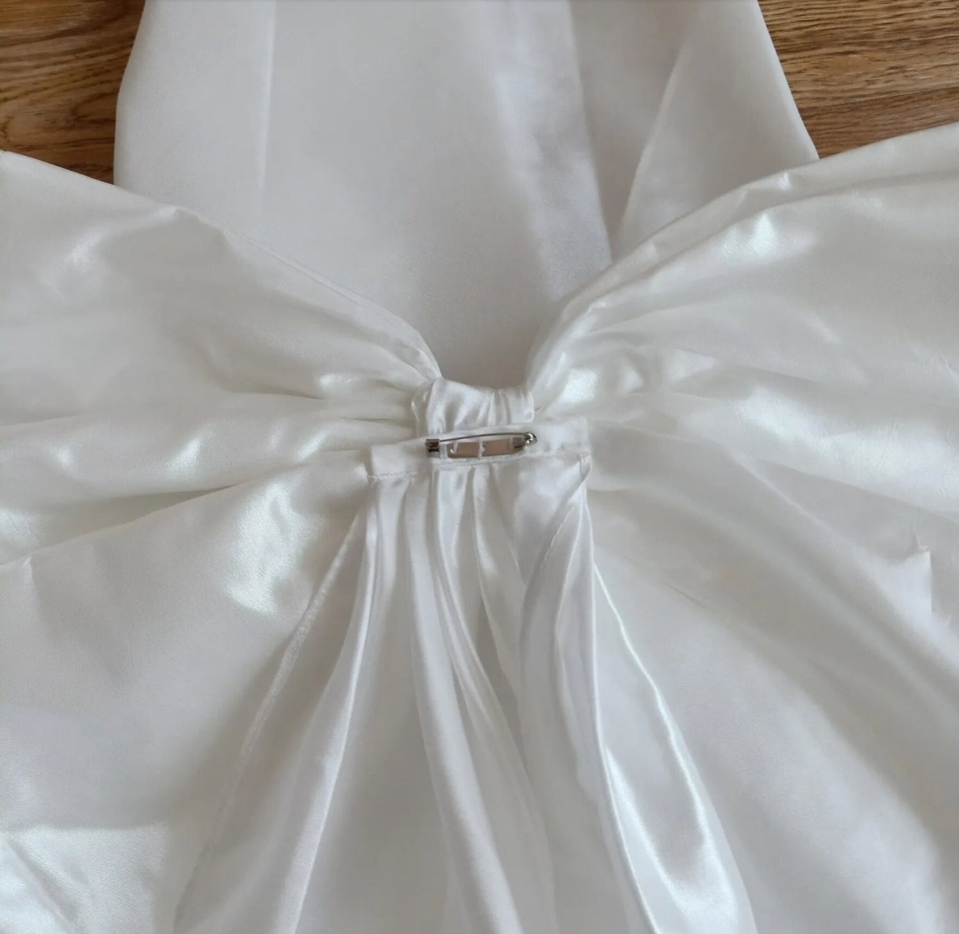 Detached Taffeta Big Bow Knot With Long Ribbon Train Sleeves