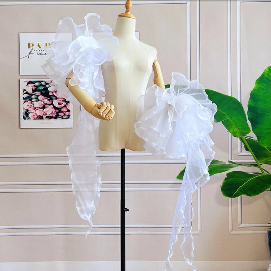 Detached Organza Ruffle Layered Sleeves With Short Train