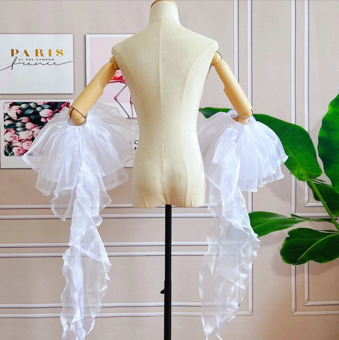 Detached Organza Ruffle Layered Sleeves With Short Train