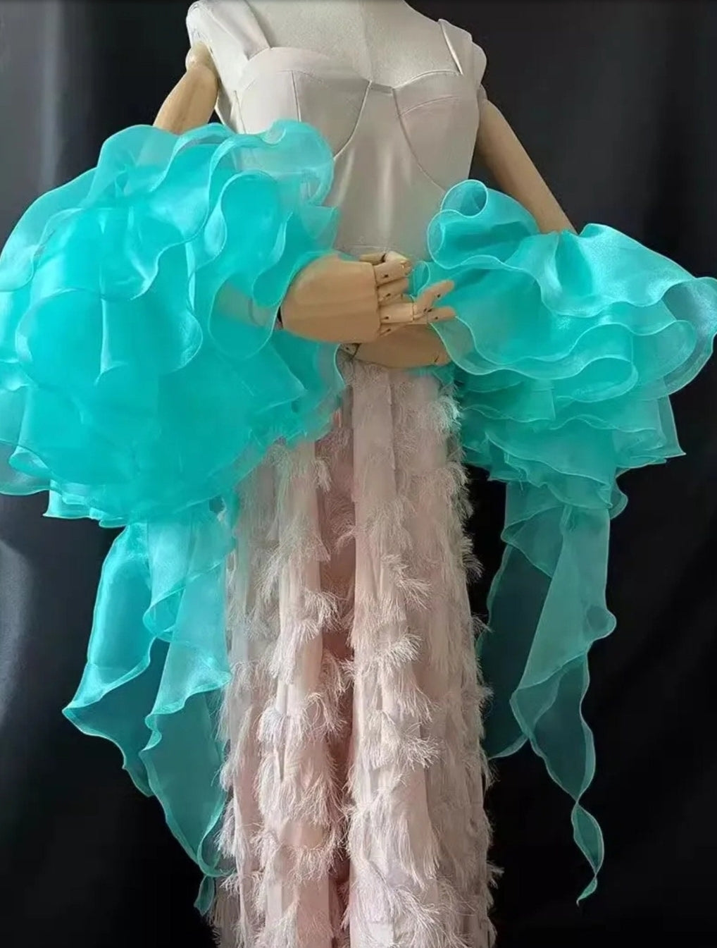 Detached Organza Ruffle Layered Sleeves With Short Train
