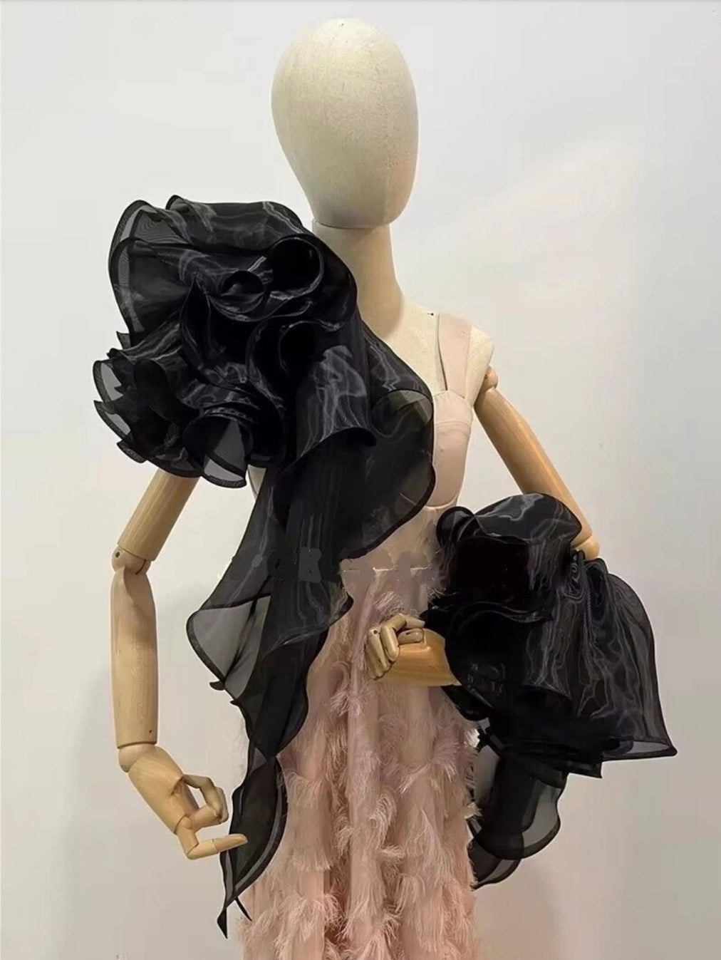 Detached Organza Ruffle Layered Sleeves With Short Train