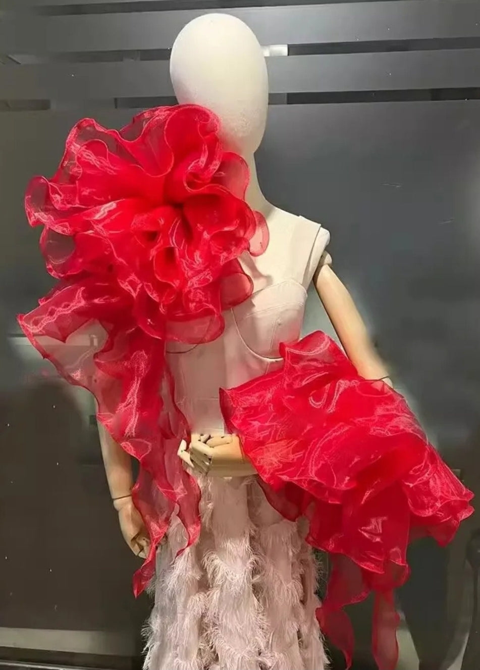 Detached Organza Ruffle Layered Sleeves With Short Train