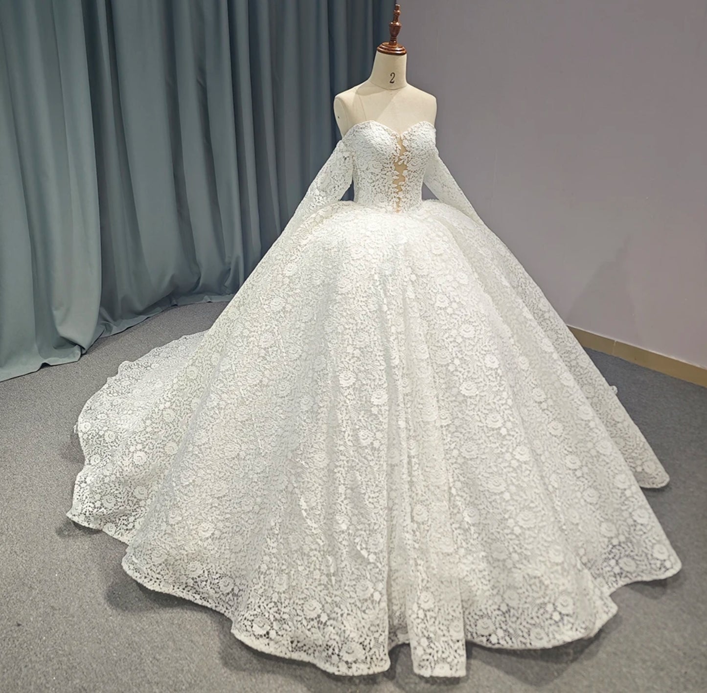 2024 Sweetheart Floral Lace Ballroom Bridal Gown With Detached Sleeves