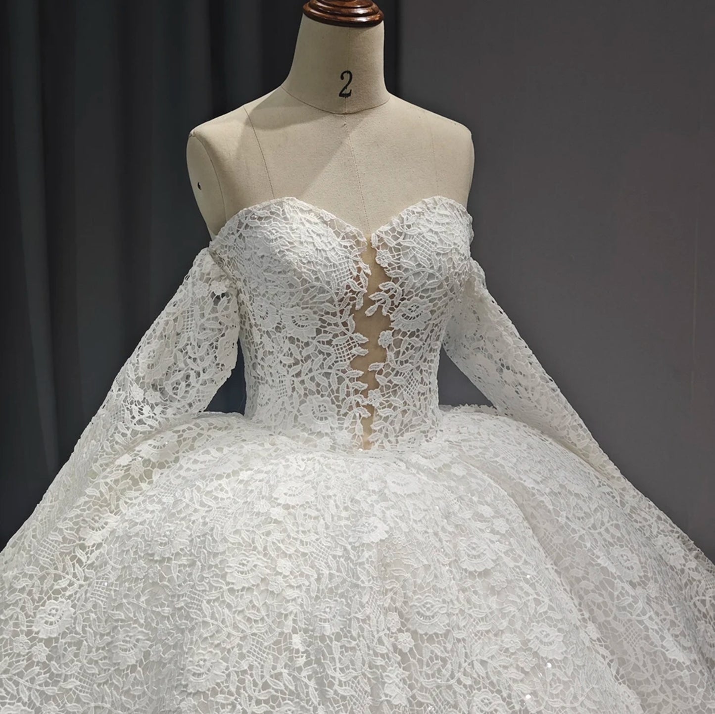 2024 Sweetheart Floral Lace Ballroom Bridal Gown With Detached Sleeves