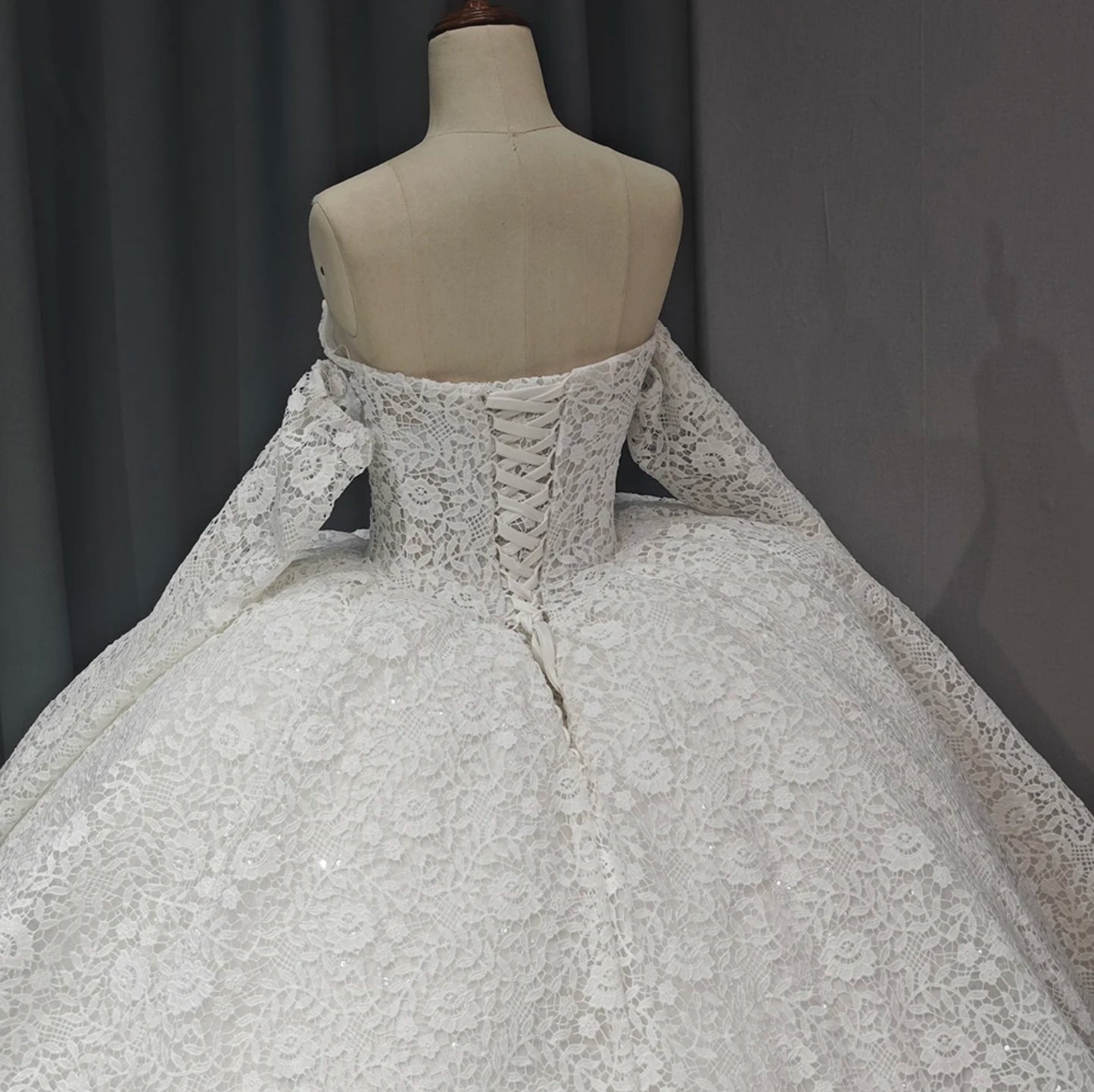2024 Sweetheart Floral Lace Ballroom Bridal Gown With Detached Sleeves