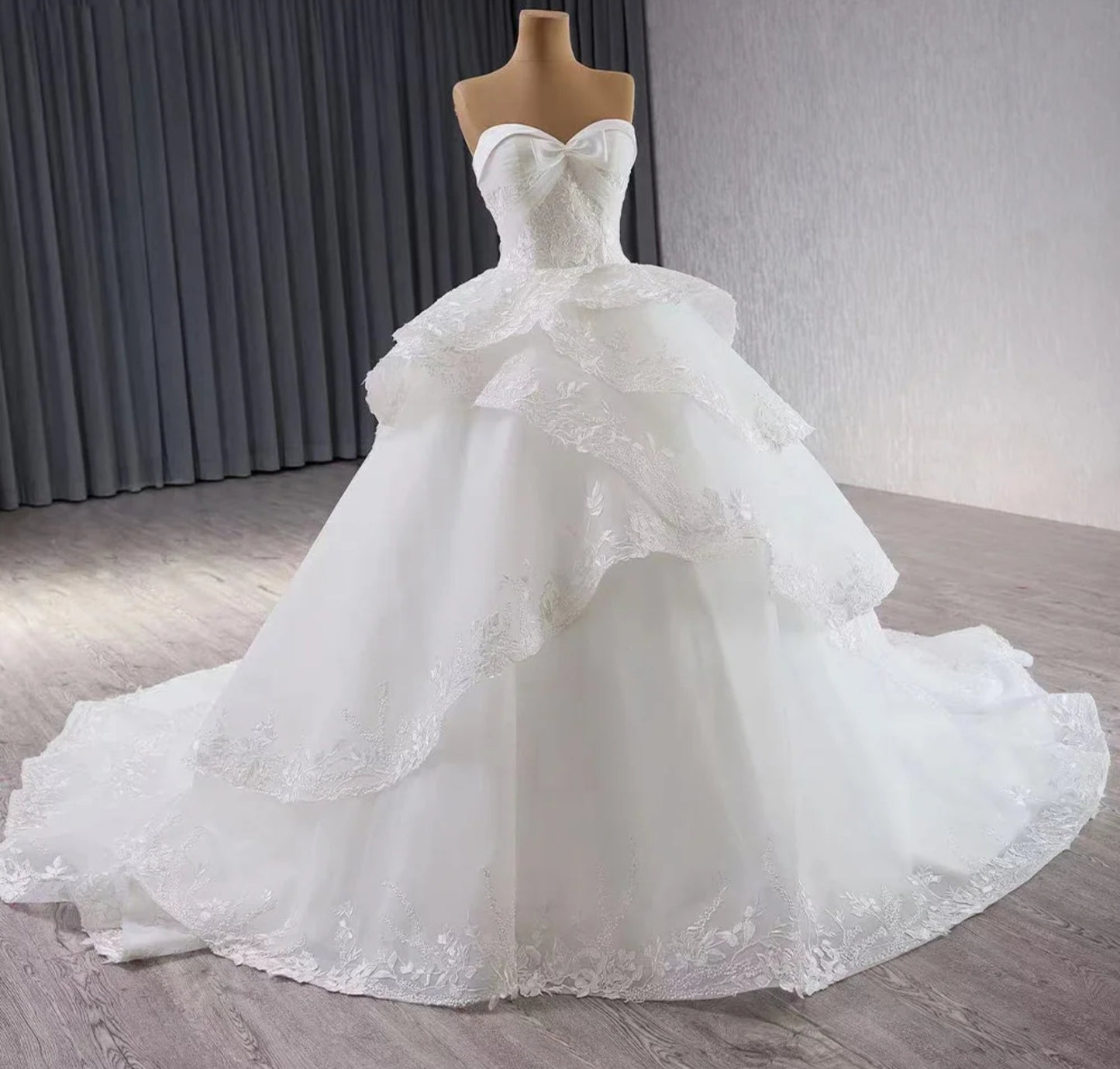 Beautiful Ivory 2024 Strapless Layered Delicate Floral Lace Bodice Sweetheart Bridal Gown