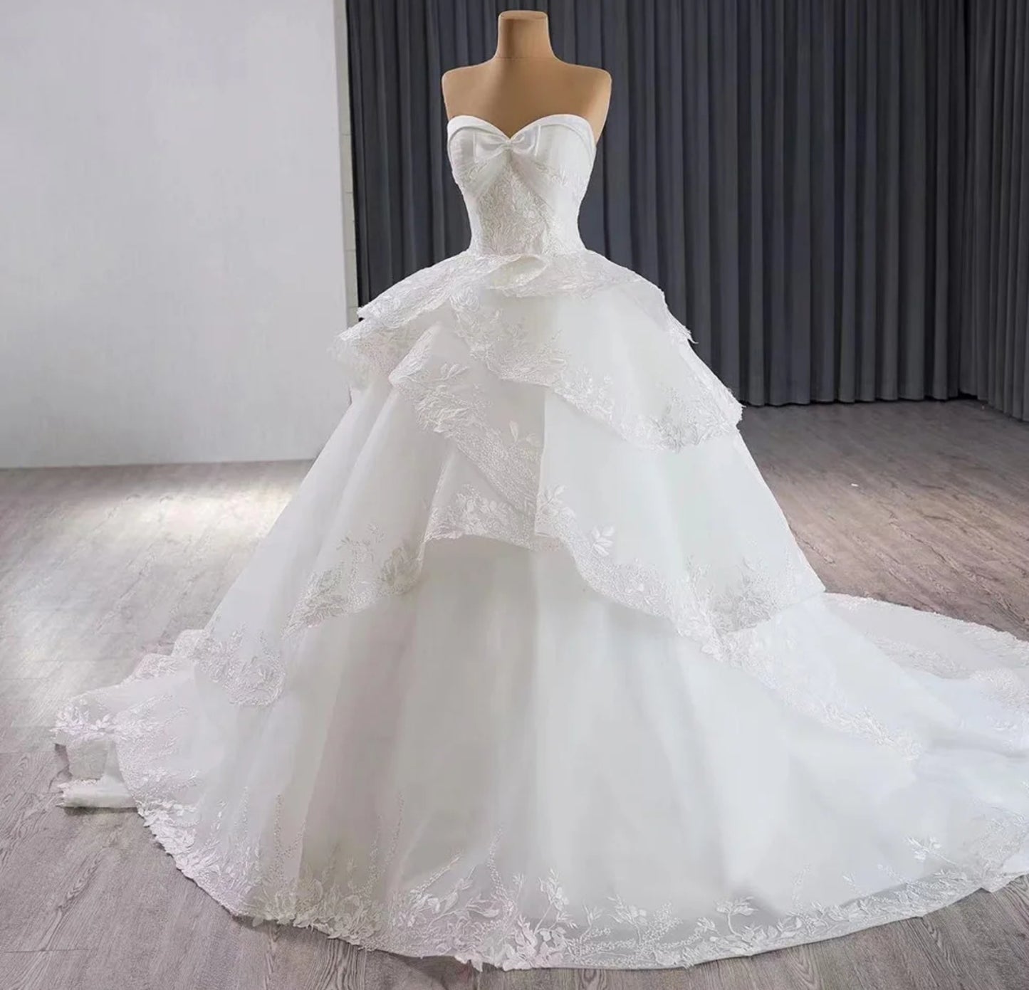 Beautiful Ivory 2024 Strapless Layered Delicate Floral Lace Bodice Sweetheart Bridal Gown