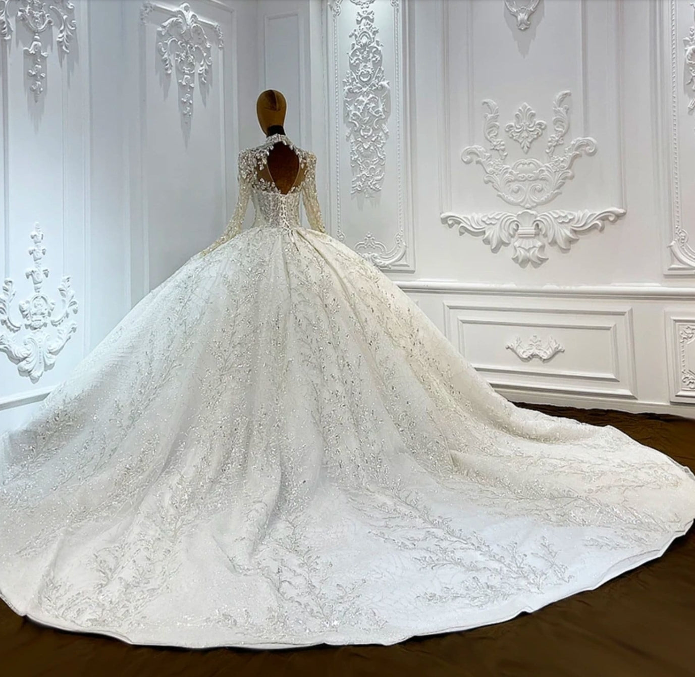 2024 Long Sleeve Open Back Beautiful Mid Neck Sweetheart Princess Bridal A-Line Gown