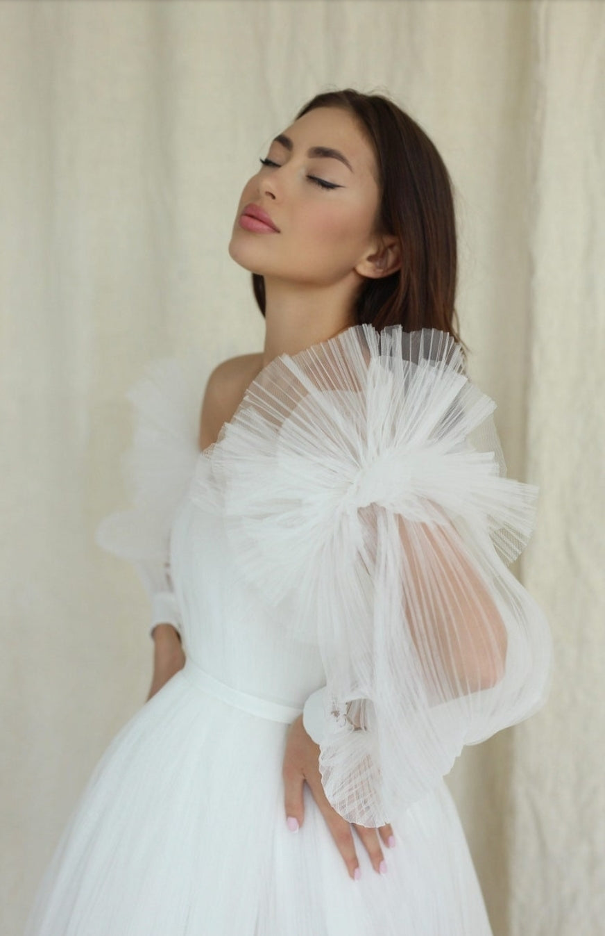 Above The Knee Tulle Sleeveless Dress With Detached Plisse Tulle Frill Sleeves