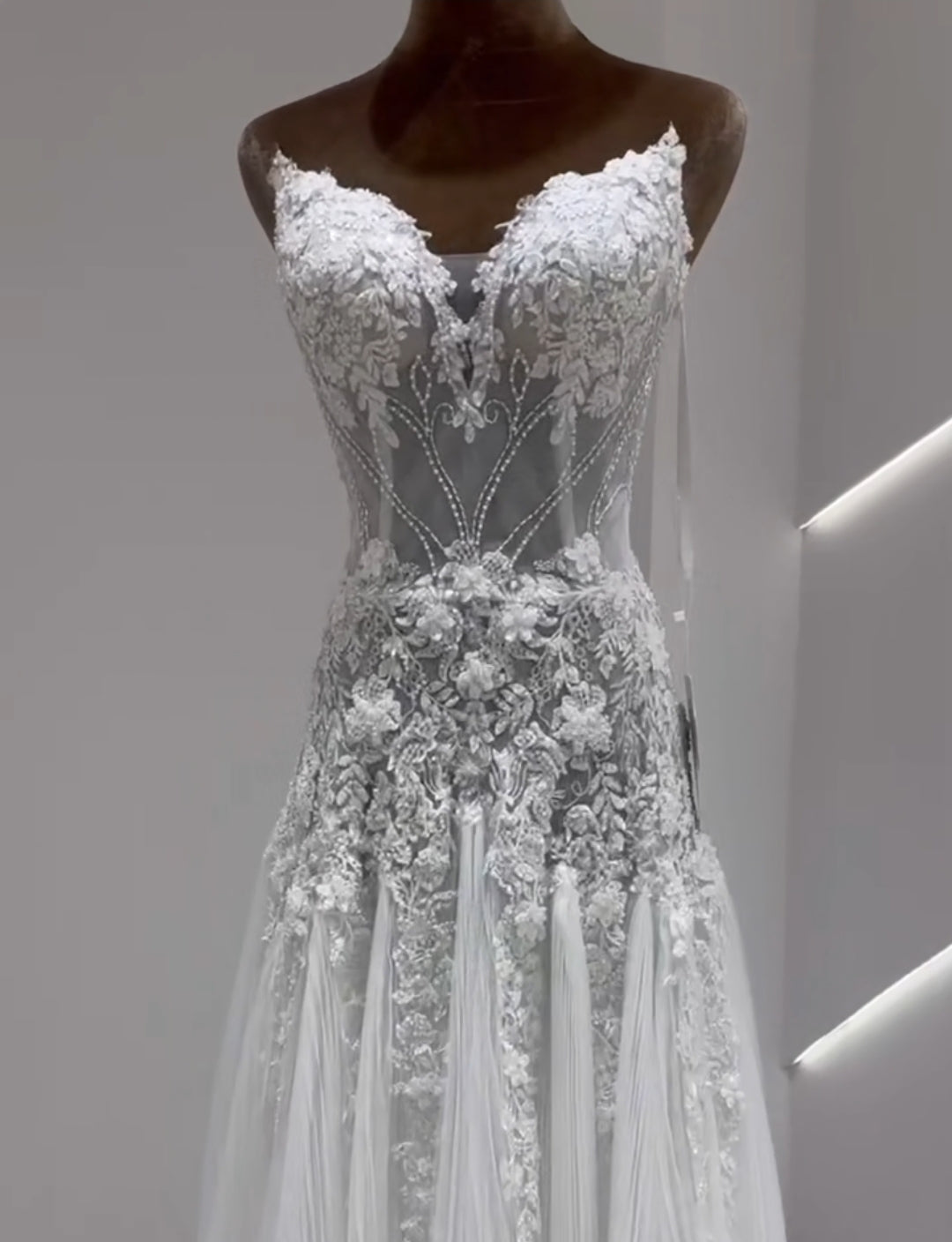 2025 Strapless Floral Sequin Appliqués Beaded Boho Sexy Beach Pleated Bridal And Ceremonial Gown