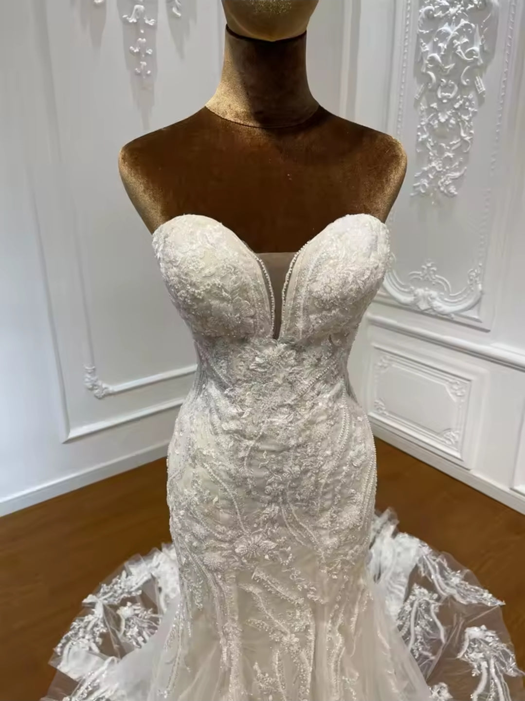 2025 Lace Ivory Sweetheart Strapless Mermaid Bridal Gown