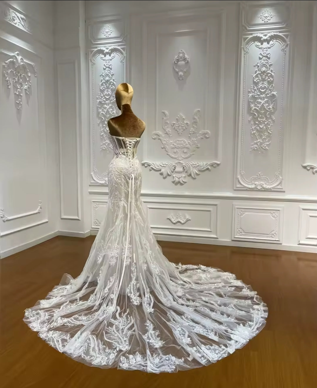 2025 Lace Ivory Sweetheart Strapless Mermaid Bridal Gown