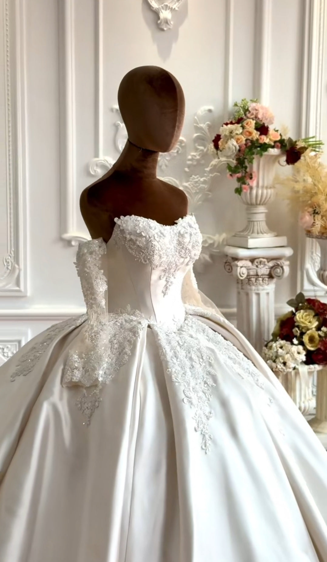 Strapless Sweetheart Princess 2025 Satin And Lace Appliqués Detail Bridal Ball Gown With 3/4 Detached Sleeves