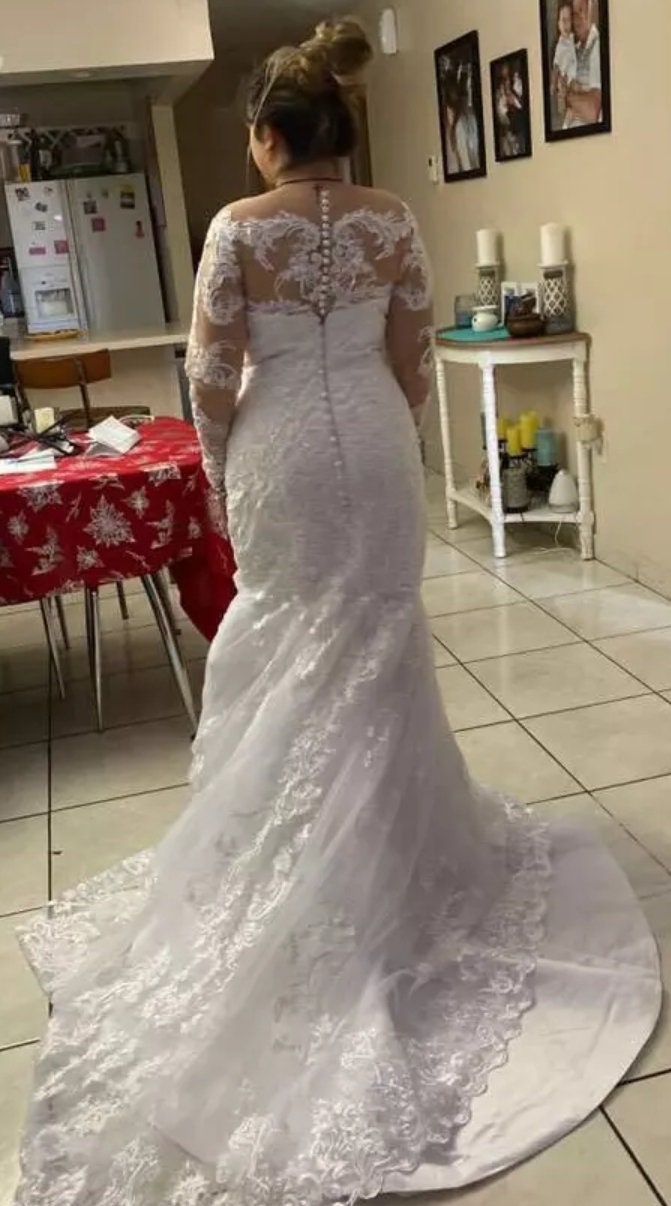 Long Sleeve Lace Mermaid Bridal Gown With Detachable Train