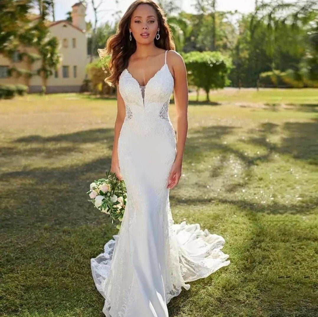 Backless V-Neck Laced Out Waist Applique Mermaid Style Wedding Dress