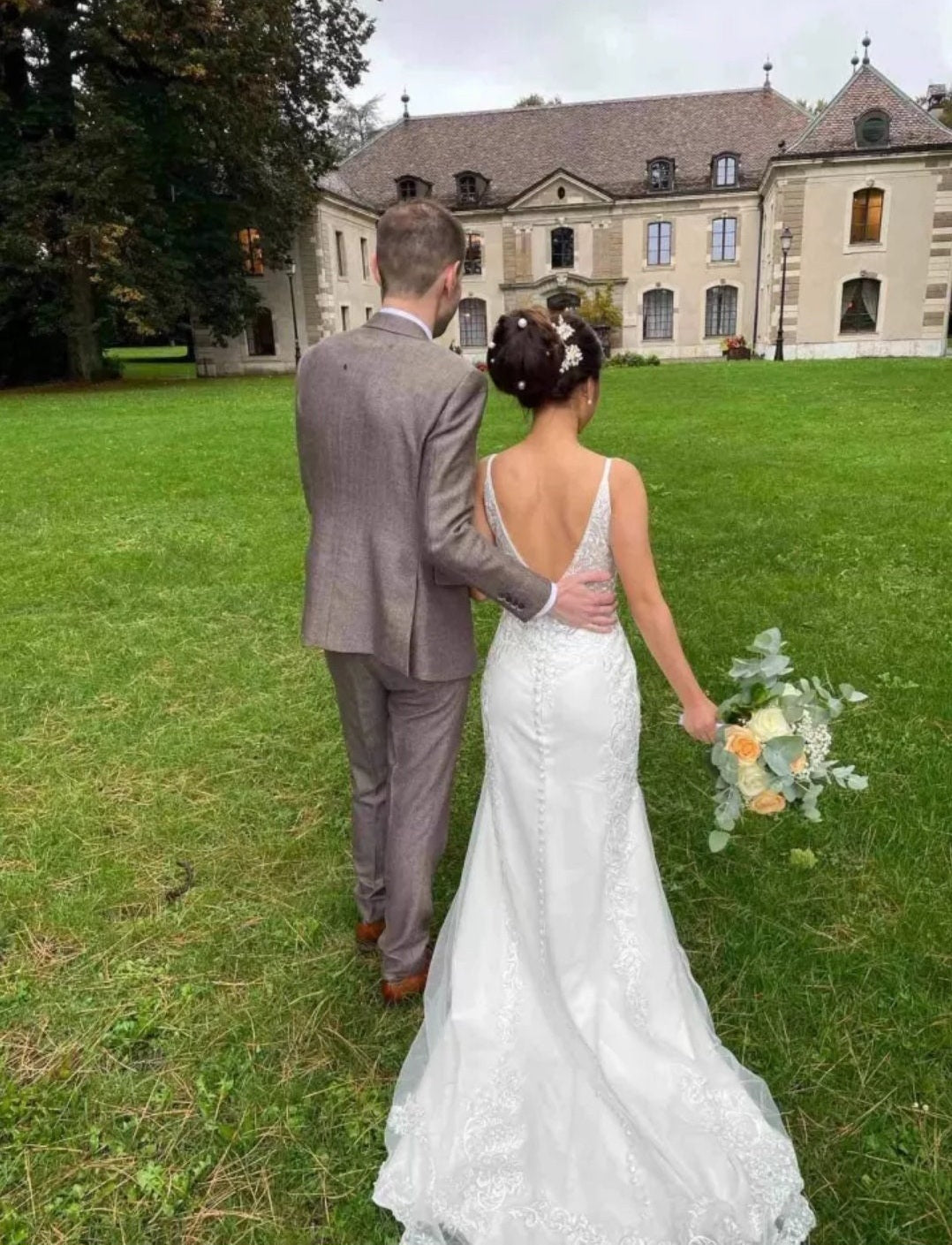 Backless V-Neck Laced Out Waist Applique Mermaid Style Wedding Dress