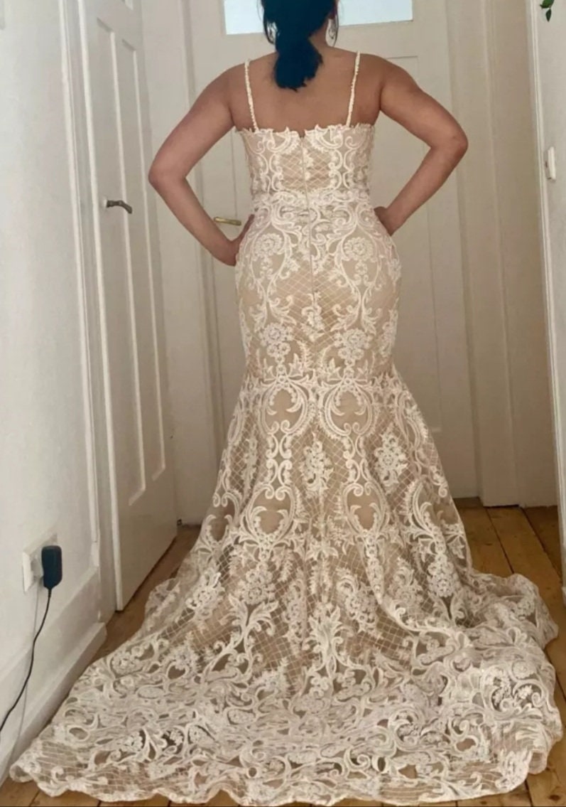 Full Lace Sleeveless Elegant Mermaid Style Bridal Gown With Brush Train