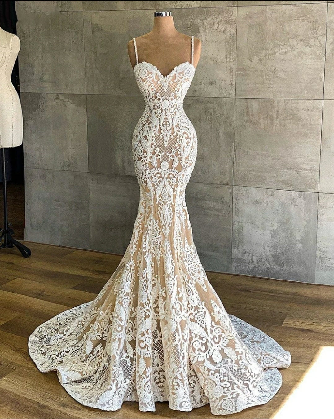 Full Lace Sleeveless Elegant Mermaid Style Bridal Gown With Brush Train