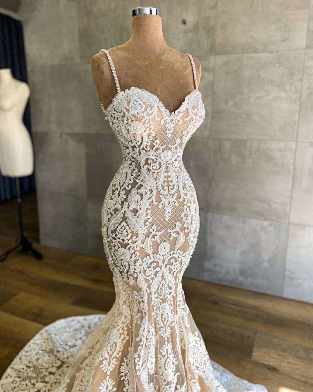 Full Lace Sleeveless Elegant Mermaid Style Bridal Gown With Brush Train