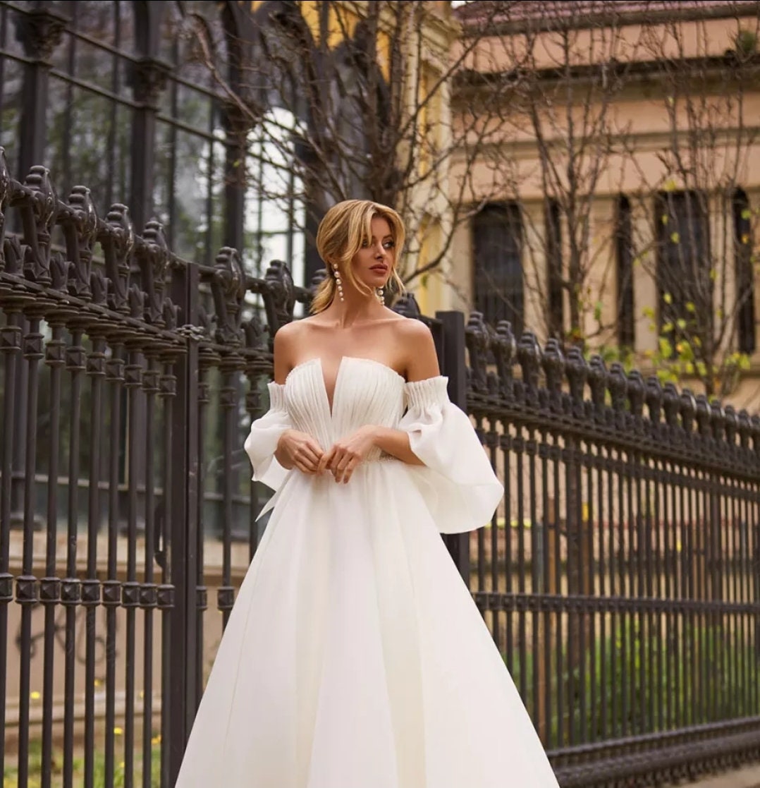 Irregular Wide Pleated Trim Detached Organza Sleeves