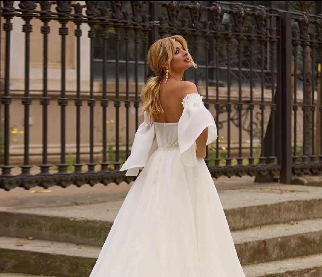 Irregular Wide Pleated Trim Detached Organza Sleeves