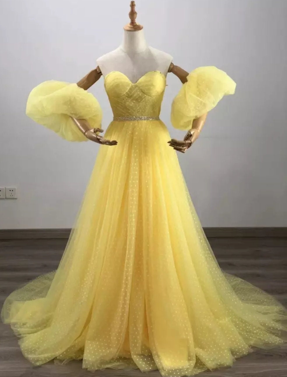 Detached Dotted Tulle Puff Sleeves