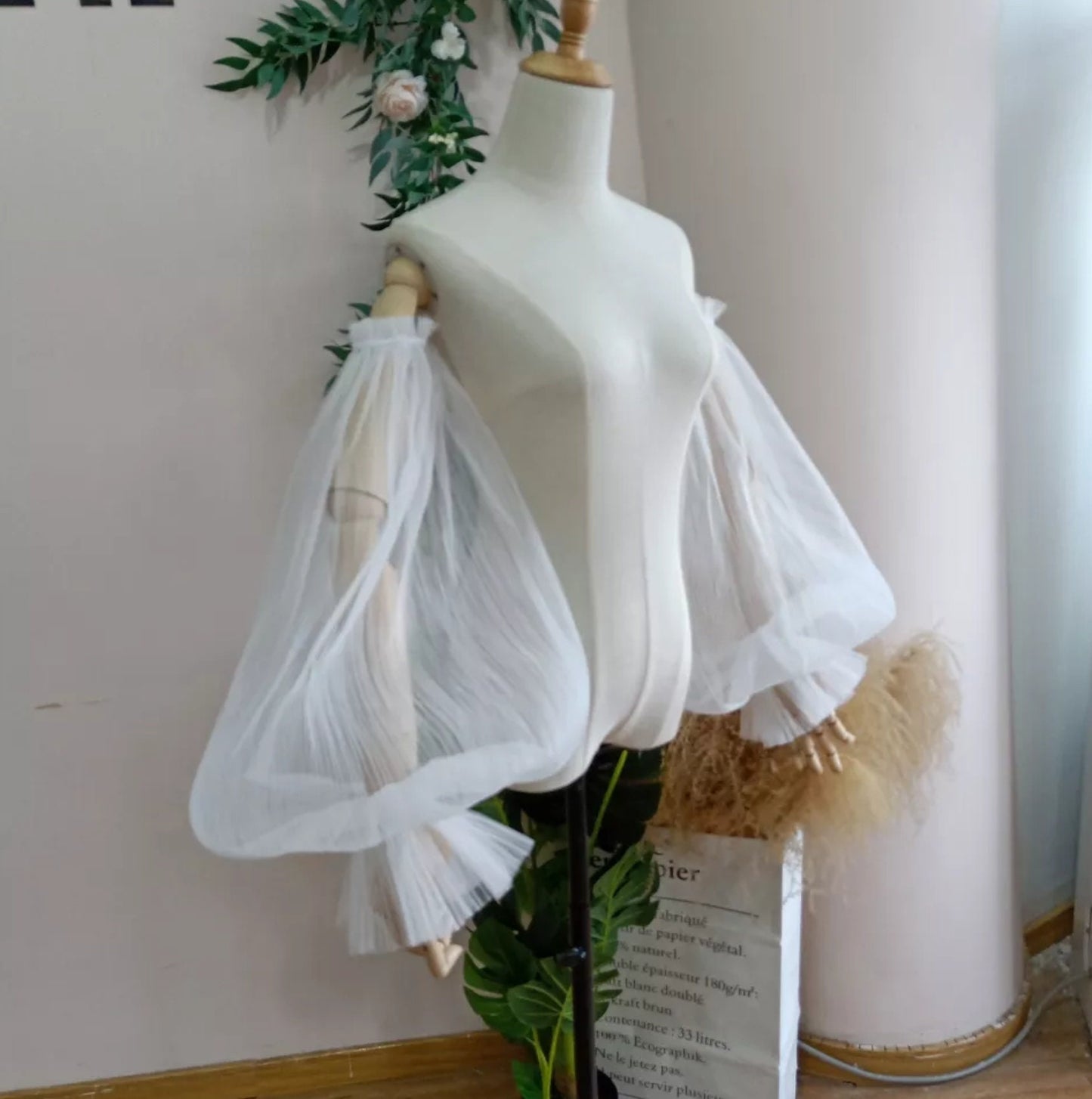 Detached Plisse Tulle Balloon Sleeves
