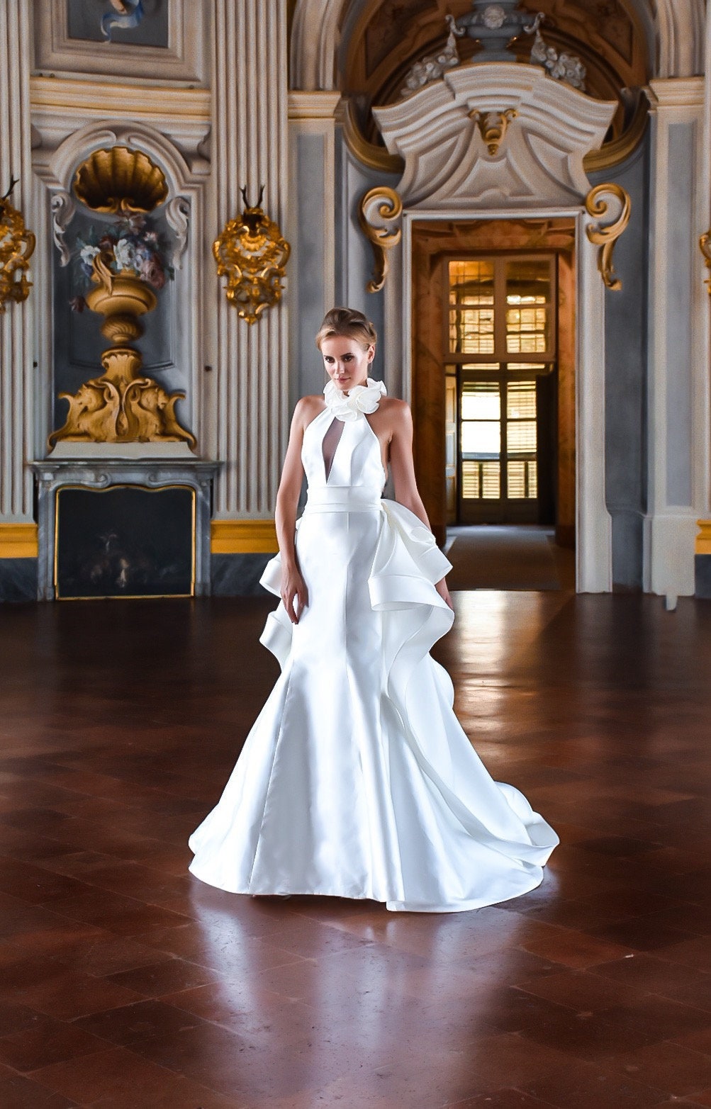 Simple & Elegant Minimalist Ruffled Keyhole Gown With Tiered Ruffle Bow Knot Back
