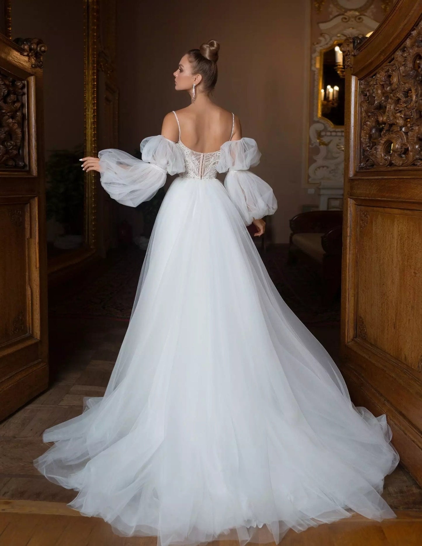 Detached Double Layer Tulle Gathered Shimmer Sleeves
