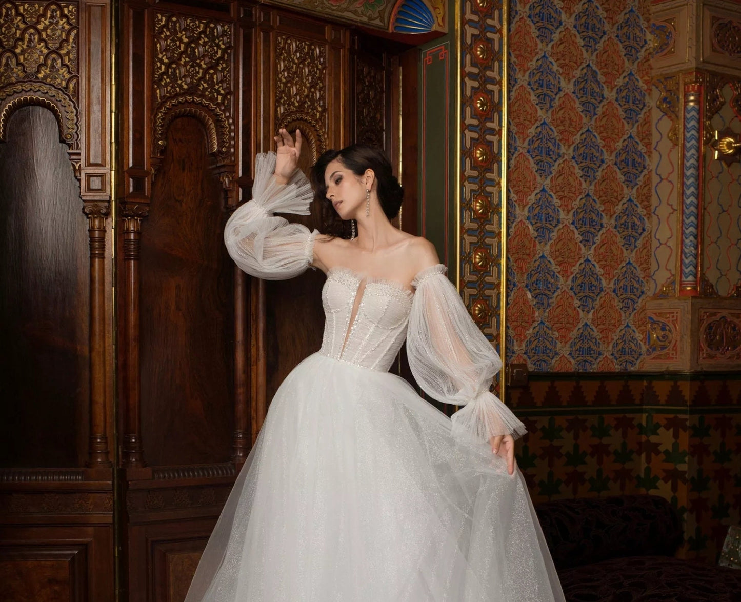 Detached Shimmer Plisse Tulle Sleeves.