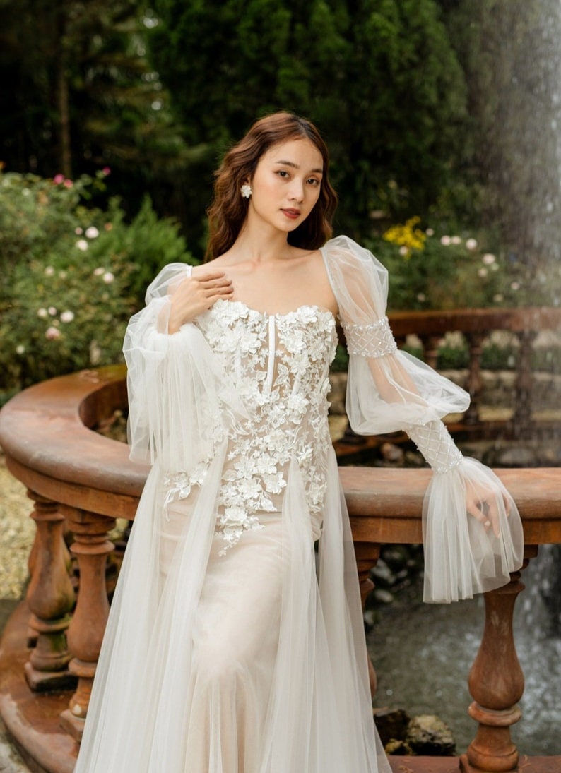 Detached Full Sleeve Over The Hand Bicep & Lace Sleeves