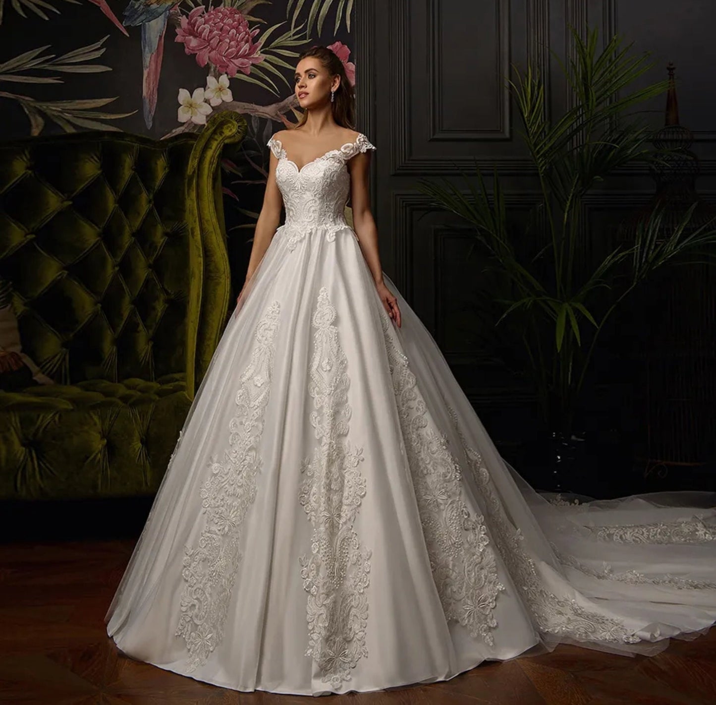 Beautiful Lace Appliqué Sweetheart Gown