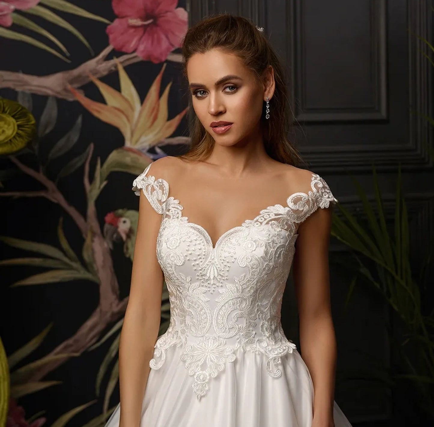 Beautiful Lace Appliqué Sweetheart Gown