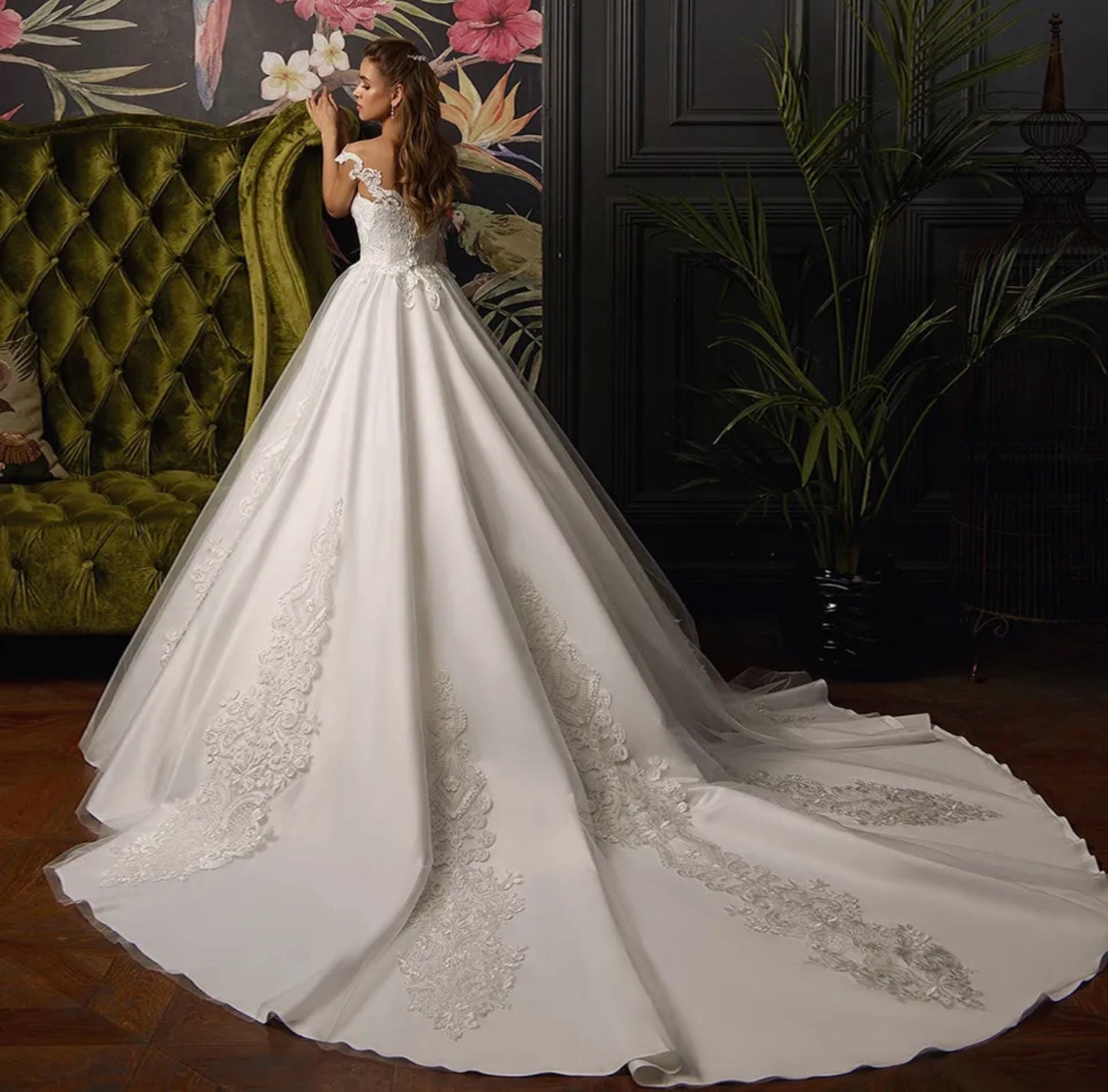 Beautiful Lace Appliqué Sweetheart Gown
