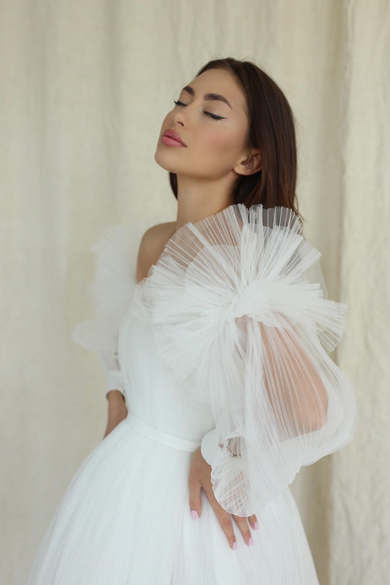 Above The Knee Tulle Sleeveless Dress With Detached Plisse Tulle Frill Sleeves