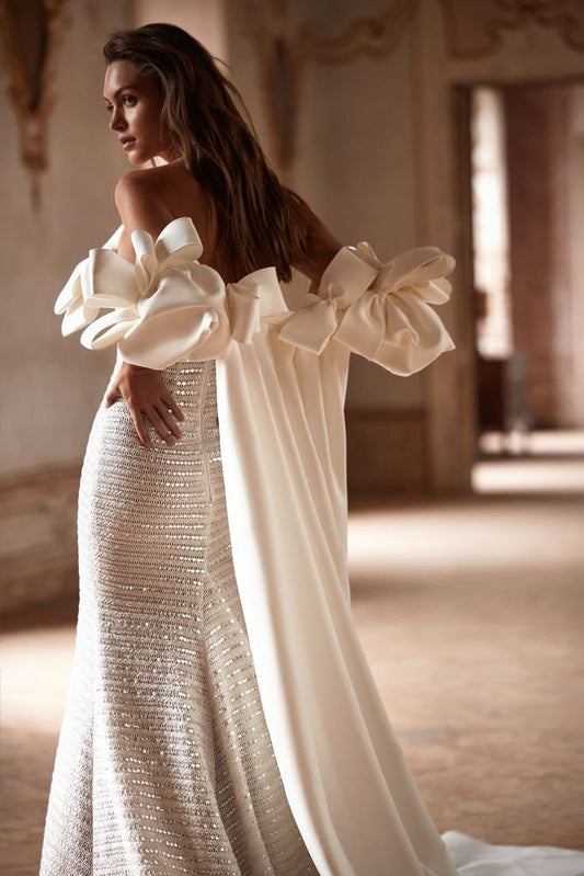 Bunched Bow Detailed Whimsical Cape With Train