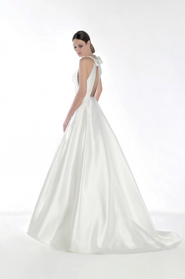 Sleeveless Halter Neck Sheer Illusion Center Bodice Minimalist Open Back Bow Knot Tie Gown