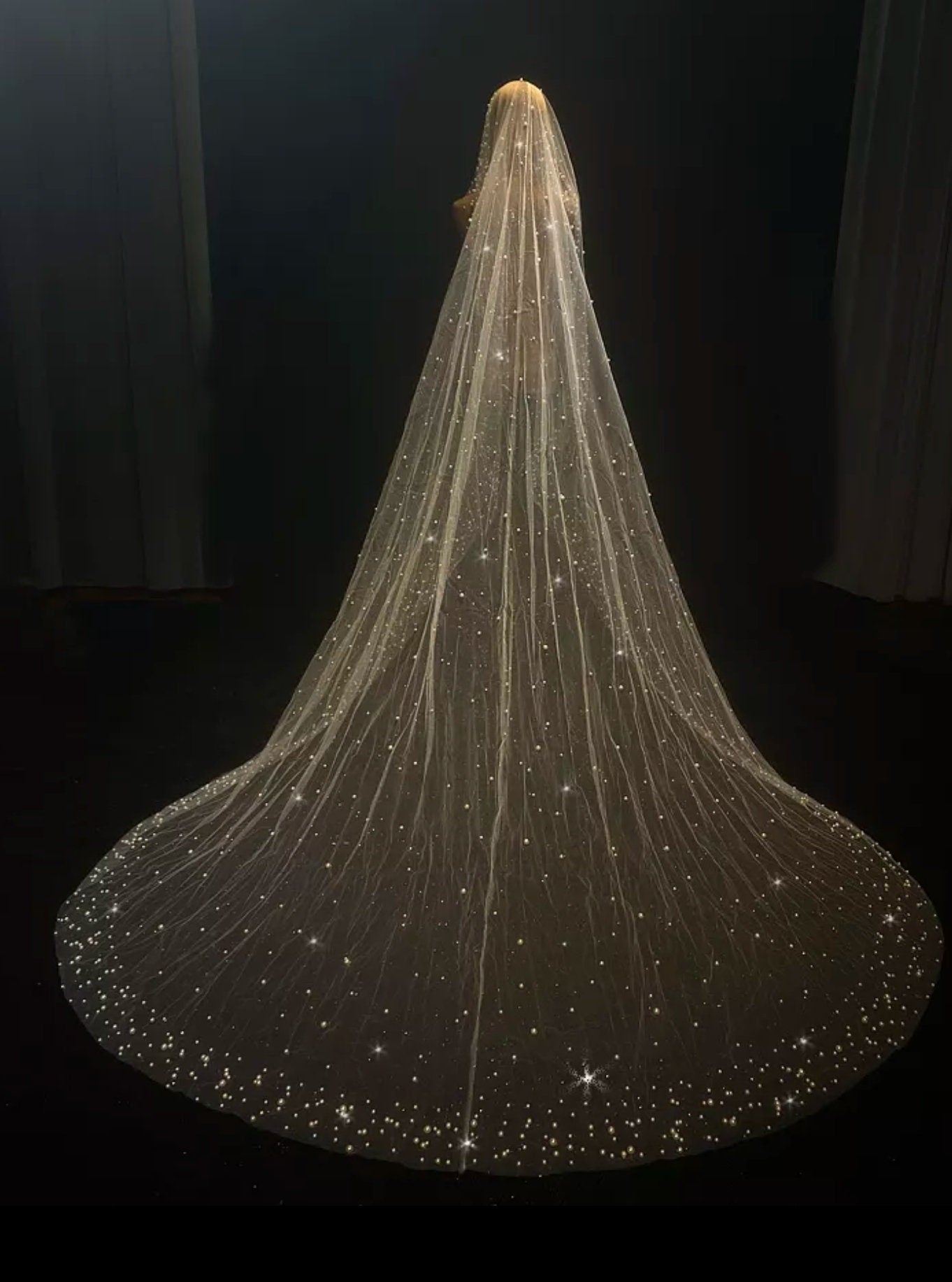 Glittering Scattered Pearl Beaded Bridal Veil With Comb