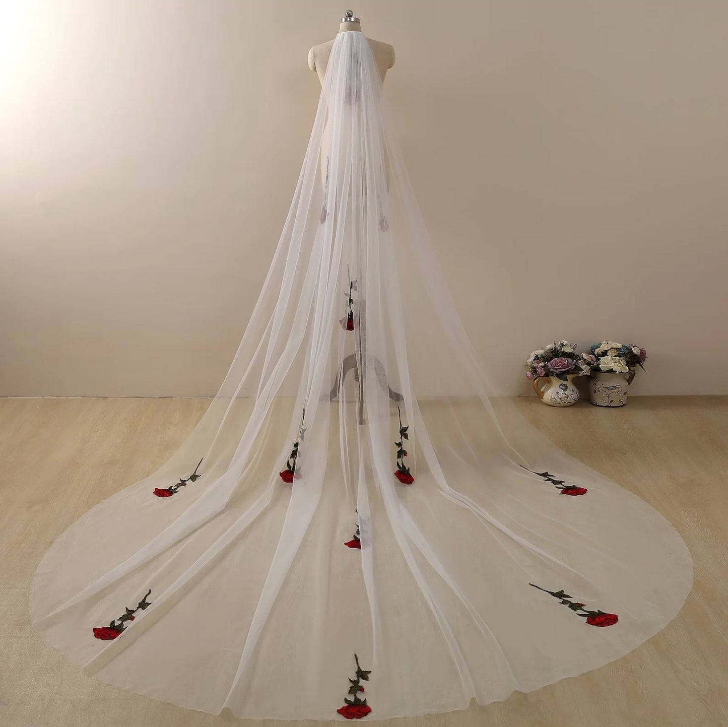 Scattered Rose Appliqué Bridal Veil With Comb