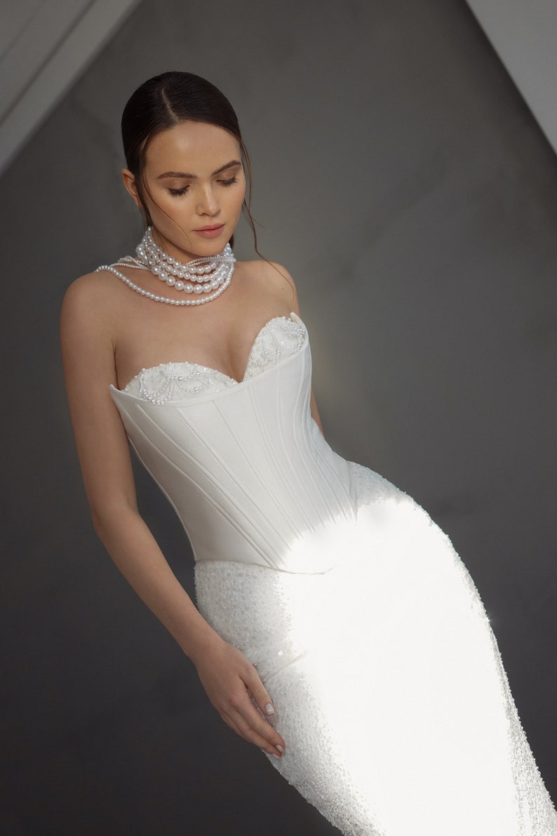 Shimmering Sequinned Sheath Basque Sweetheart Beaded Corset Gown With Detachable Train