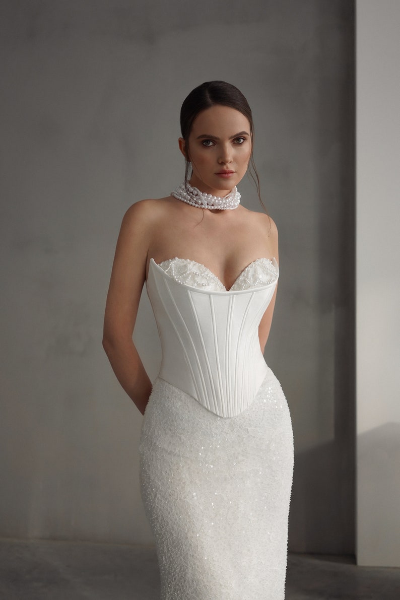Shimmering Sequinned Sheath Basque Sweetheart Beaded Corset Gown With Detachable Train