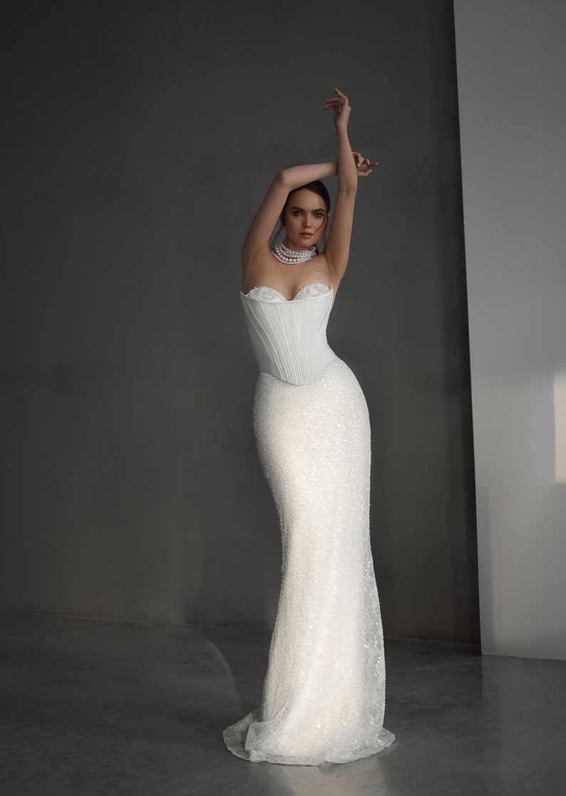 Shimmering Sequinned Sheath Basque Sweetheart Beaded Corset Gown With Detachable Train