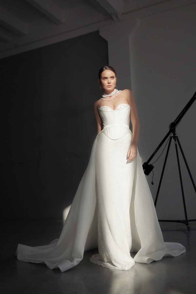 Shimmering Sequinned Sheath Basque Sweetheart Beaded Corset Gown With Detachable Train