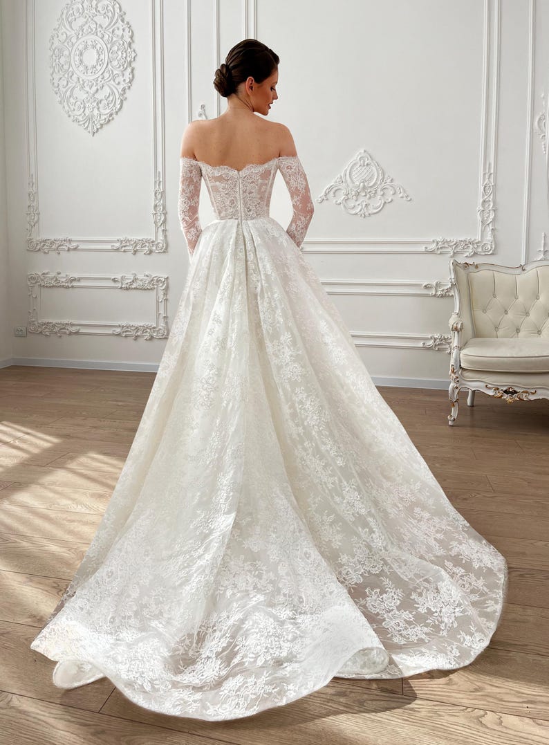 Romantic And Timeless Lace Basque Sweetheart Corset Off The Shoulder A-Line Bridal Gown