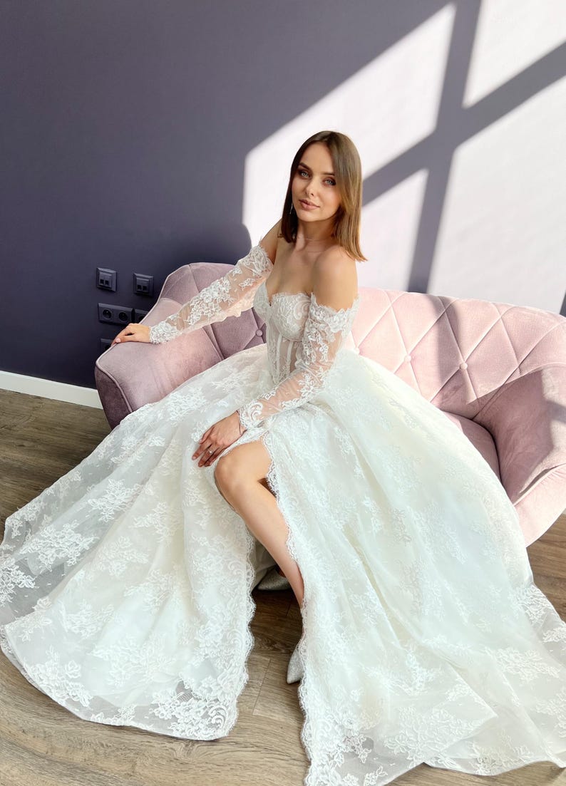 Romantic And Timeless Lace Basque Sweetheart Corset Off The Shoulder A-Line Bridal Gown