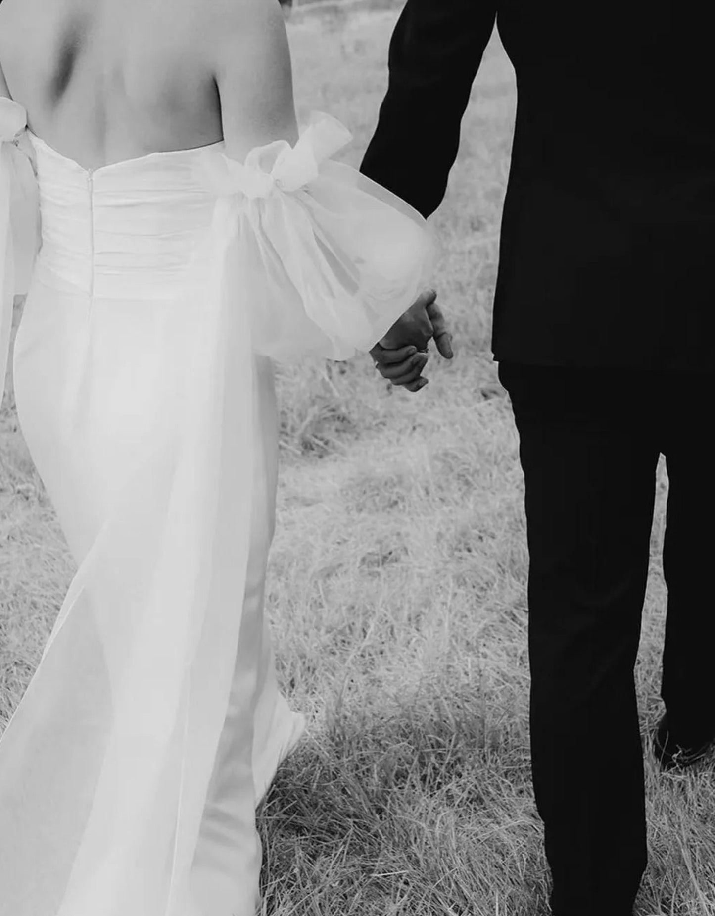Detached Organza Gathered Puff Sleeves With Trailing Train