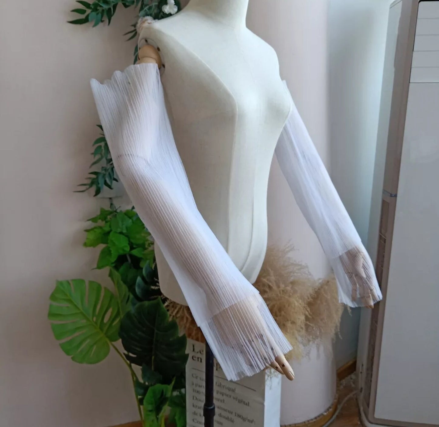 Simple & Classy Plisse Tulle Detached Sleeves