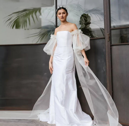 Detached Organza Gathered Puff Sleeves With Trailing Train