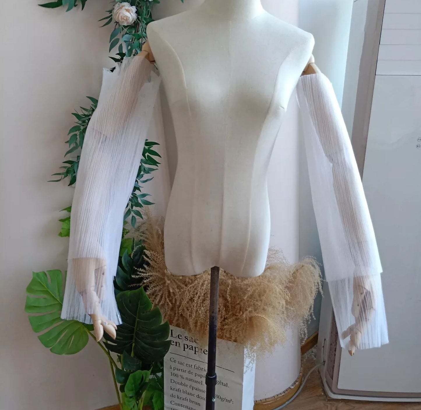 Simple & Classy Plisse Tulle Detached Sleeves